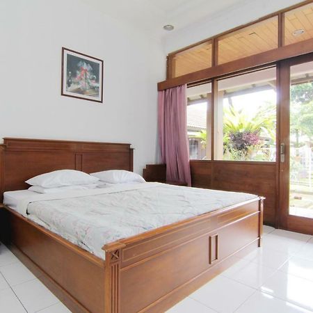 Villa Enggal Lembang Exterior photo