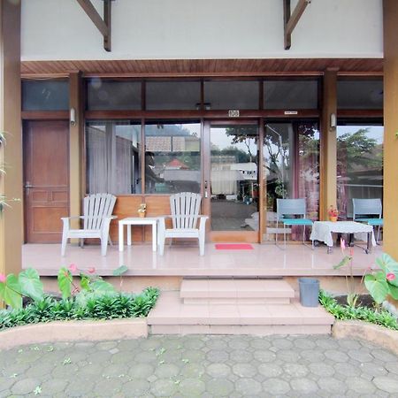 Villa Enggal Lembang Exterior photo