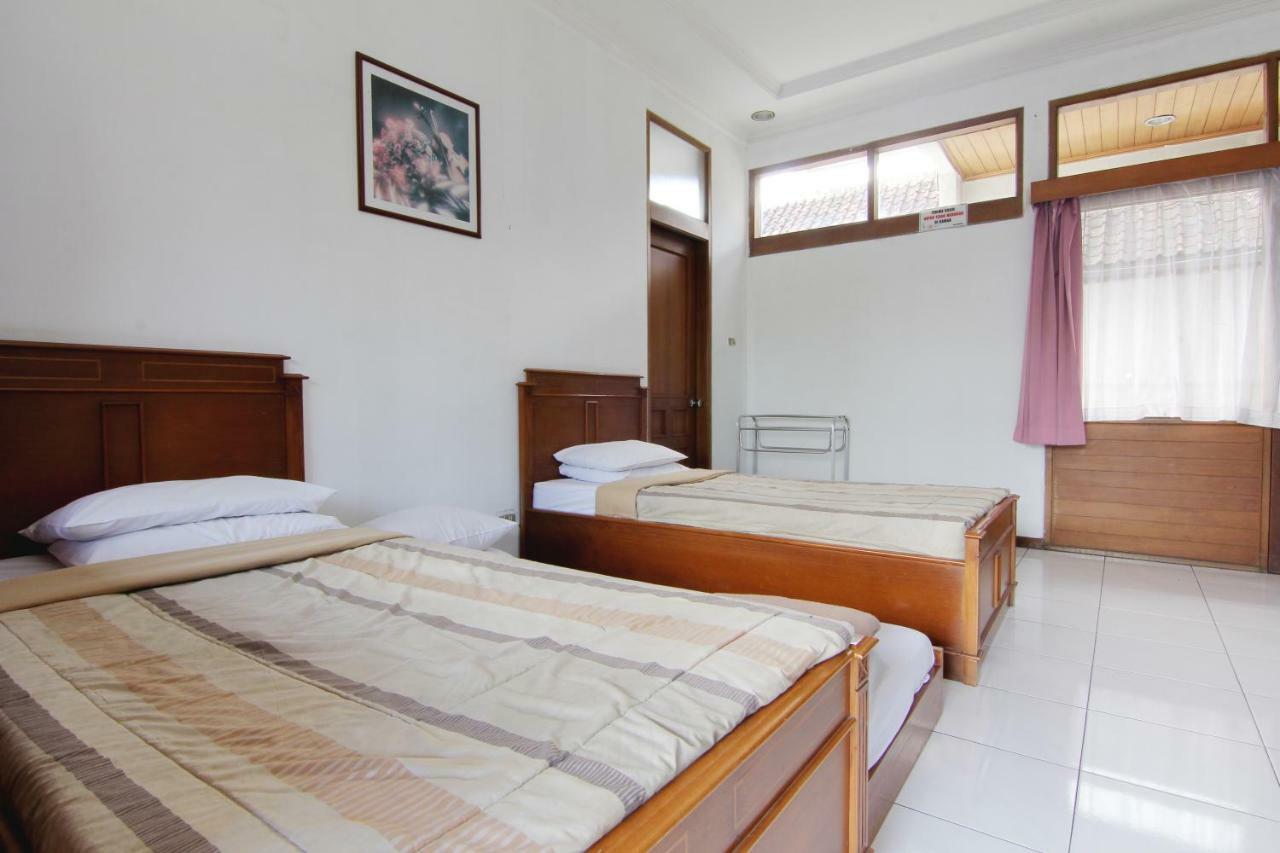 Villa Enggal Lembang Exterior photo