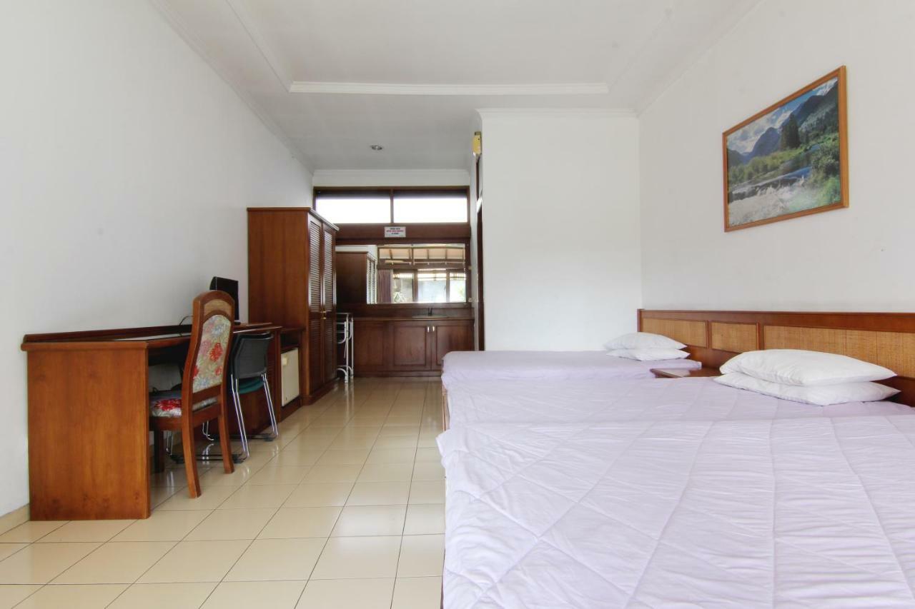Villa Enggal Lembang Exterior photo